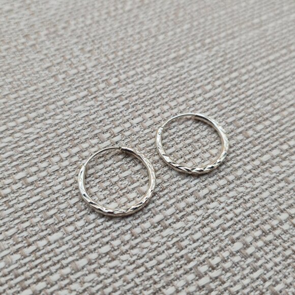 Sterling Silver Textured Small Hoop Earrings A5762 - Picture 2 of 6
